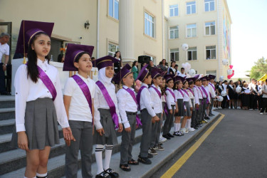 Bu gün məzunlar üçün "Son zəng" çalınıb