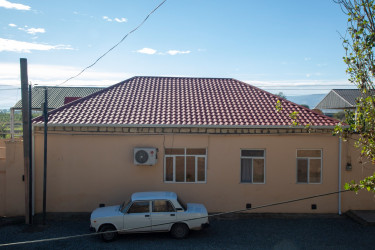 Sarıtəpə kəndində daha 3 fərdi yaşayış evinin dam örtüyü yenilənib