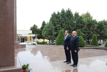 Beynəlxalq Müəllimlər Günü münasibətilə fərqlənən təhsil işçiləri RİH başçısı tərəfindən təltif edildilər.