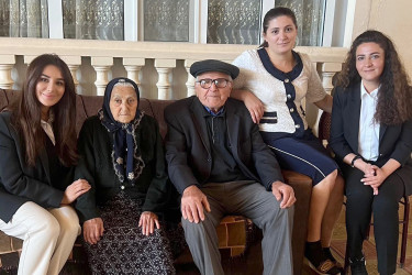 Ahıllar Günündə Şəmkirin ən yaşlı sakinlərindən olan İlyas və Kamran baba evlərində ziyarət olundu