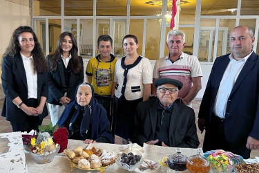 Ahıllar Günündə Şəmkirin ən yaşlı sakinlərindən olan İlyas və Kamran baba evlərində ziyarət olundu
