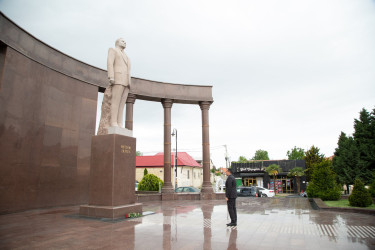 Şəmkirdə Ulu öndər Heydər Əliyevin abidəsi ziyarət olunub