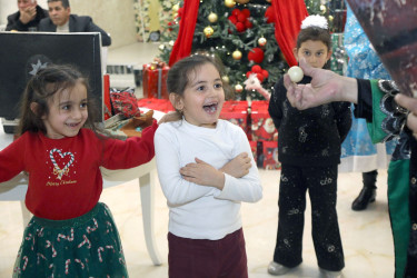 Şəmkirdə şəhid övladları üçün Yeni İl şənliyi təşkil edilib.