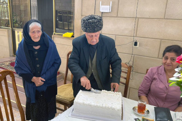 Ahıllar Günündə Şəmkirin ən yaşlı sakinlərindən olan İlyas və Kamran baba evlərində ziyarət olundu
