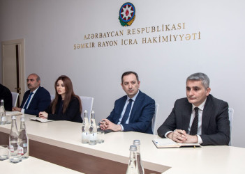 İcra başçısı İctimai Şuranın üzvləri ilə görüş keçirdi