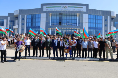 Avropa çempionatında bürünc medal qazanan idmançımız Şəmkirdə coşqu ilə qarşılanıb
