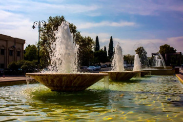 Heydər Əliyev prospektindəki fəvvarələr əsaslı təmirdən sonra istifadəyə verildi.