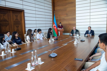 600-dən yüksək bal toplayaraq ali məktəblərə qəbul olan gənclərimizlə görüş keçirildi.