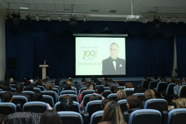 Şəmkirdə “Heydər Əliyev ili”nə həsr olunan “Tarix yazan əbədiyaşar Lider” adlı tədbir keçirilib