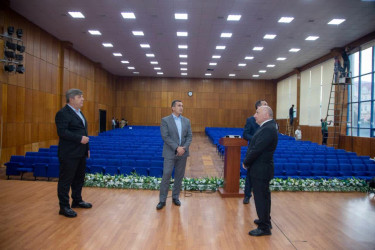 “Şəhərsalma və Memarlıq İli” çərçivəsində Şəmkir şəhərində aparılan abadlıq işləri davam etdirilir.
