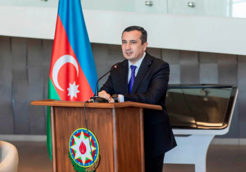Şəmkirdə yüksək nəticə göstərərək tələbə adını qazanan məzunlarla görüş keçirilib