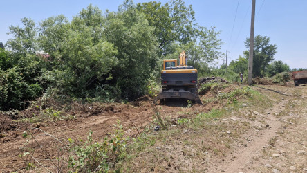 Şəmkir rayonunun Yeniabad kəndində yerləşən sututarı qidalandıran arx və kanalların təmizlənməsi işlərinə start verilib.