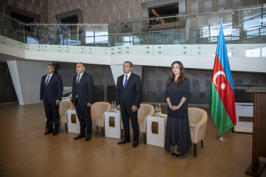 Şəmkirdə yüksək nəticə göstərərək tələbə adını qazanan məzunlarla görüş keçirilib