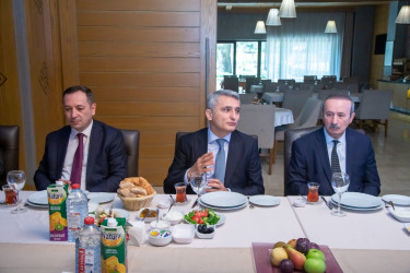 𝐒̧ə𝐦𝐤𝐢𝐫𝐝ə 𝐌𝐢𝐥𝐥𝐢 𝐌ə𝐭𝐛𝐮𝐚𝐭ı𝐦ı𝐳ı𝐧 𝐲𝐚𝐫𝐚𝐧𝐦𝐚𝐬ı𝐧ı𝐧 𝟏𝟓𝟎 𝐢𝐥𝐥𝐢𝐤 𝐲𝐮𝐛𝐢𝐥𝐞𝐲𝐢 𝐦𝐮̈𝐧𝐚𝐬𝐢𝐛ə𝐭𝐢𝐥ə 𝐣𝐮𝐫𝐧𝐚𝐥𝐢𝐬𝐭𝐥ə𝐫𝐥ə 𝐠𝐨̈𝐫𝐮̈𝐬̧ 𝐤𝐞𝐜̧𝐢𝐫𝐢𝐥𝐝𝐢