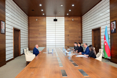 Mədəniyyət naziri Şəmkirdə vətəndaşlarla görüşüb.