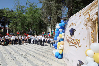 Bu gün məzunlar üçün “Son zəng” çalınıb
