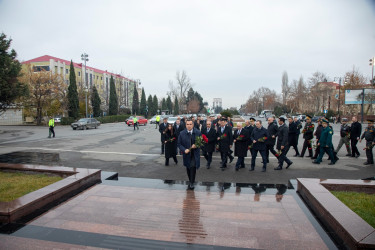 Şəmkirdə Ulu Öndər Heydər Əliyevin əziz xatirəsi ehtiramla anılıb.