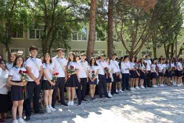 Bu gün məzunlar üçün “Son zəng” çalınıb