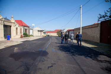 M.Əsədov küçəsində yeni asfalt örtüyünün salınması, E.Allahverdiyev küçəsində isə təmir işləri yekunlaşıb