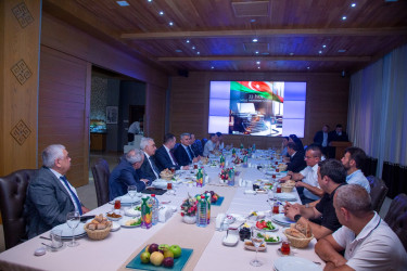 𝐒̧ə𝐦𝐤𝐢𝐫𝐝ə 𝐌𝐢𝐥𝐥𝐢 𝐌ə𝐭𝐛𝐮𝐚𝐭ı𝐦ı𝐳ı𝐧 𝐲𝐚𝐫𝐚𝐧𝐦𝐚𝐬ı𝐧ı𝐧 𝟏𝟓𝟎 𝐢𝐥𝐥𝐢𝐤 𝐲𝐮𝐛𝐢𝐥𝐞𝐲𝐢 𝐦𝐮̈𝐧𝐚𝐬𝐢𝐛ə𝐭𝐢𝐥ə 𝐣𝐮𝐫𝐧𝐚𝐥𝐢𝐬𝐭𝐥ə𝐫𝐥ə 𝐠𝐨̈𝐫𝐮̈𝐬̧ 𝐤𝐞𝐜̧𝐢𝐫𝐢𝐥𝐝𝐢